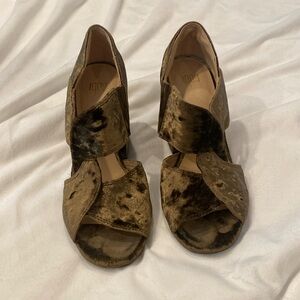 Cabi Green Crushed Velvet Heels (Size 7 1/2)